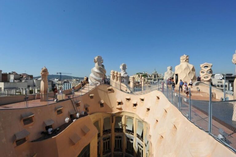 Barcelona: Gaudí Houses & Sagrada Familia Tour - A Closer Look at the Itinerary