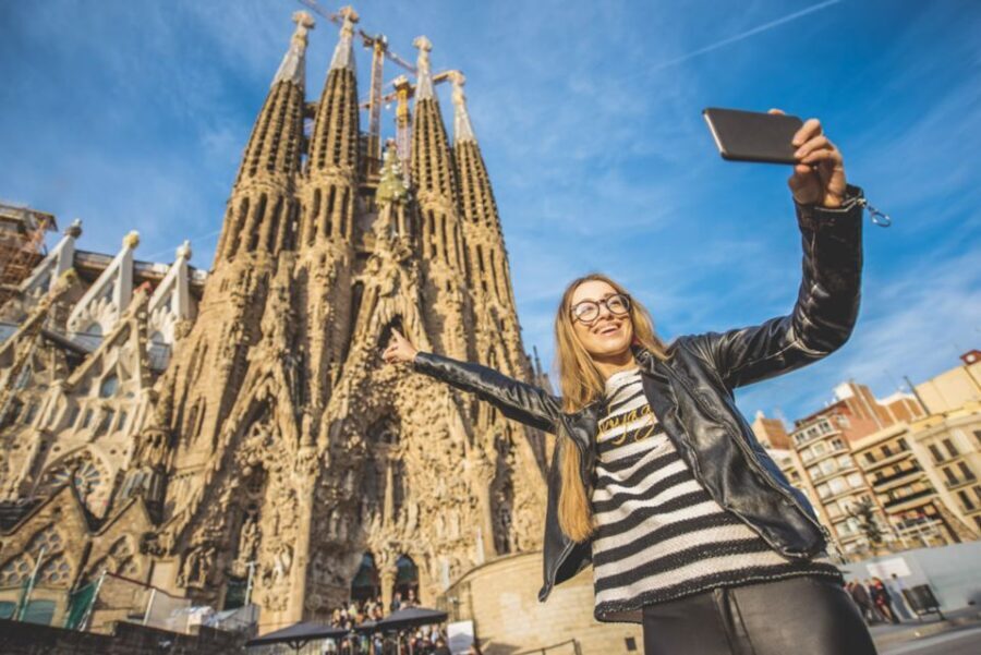 Barcelona: Gaudi Private City Tour with Sagrada Familia - An In-Depth Look at the Tour Itinerary