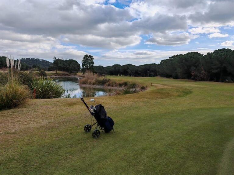 Barcelona Golfing: All-Inclusive Experience Pick-Up Drop-Off - Who Should Consider This Tour?