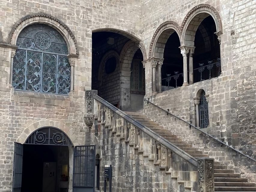 Barcelona: Gothic Quarter Group or Private Tour - Detailed Breakdown of the Itinerary