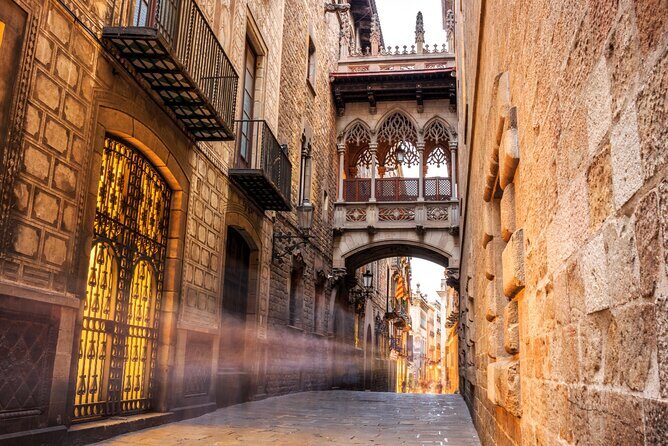 Barcelona Gothic Quarter Scavenger Hunt and City Highlights Walking Tour - The Itinerary in Detail: What You’ll Discover