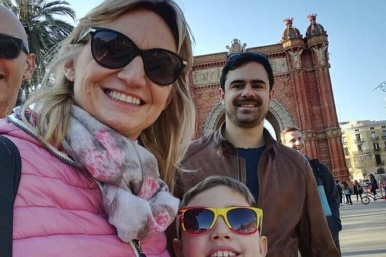Barcelona: Gracia Walking Tour With A Guide - Who Should Consider This Tour?