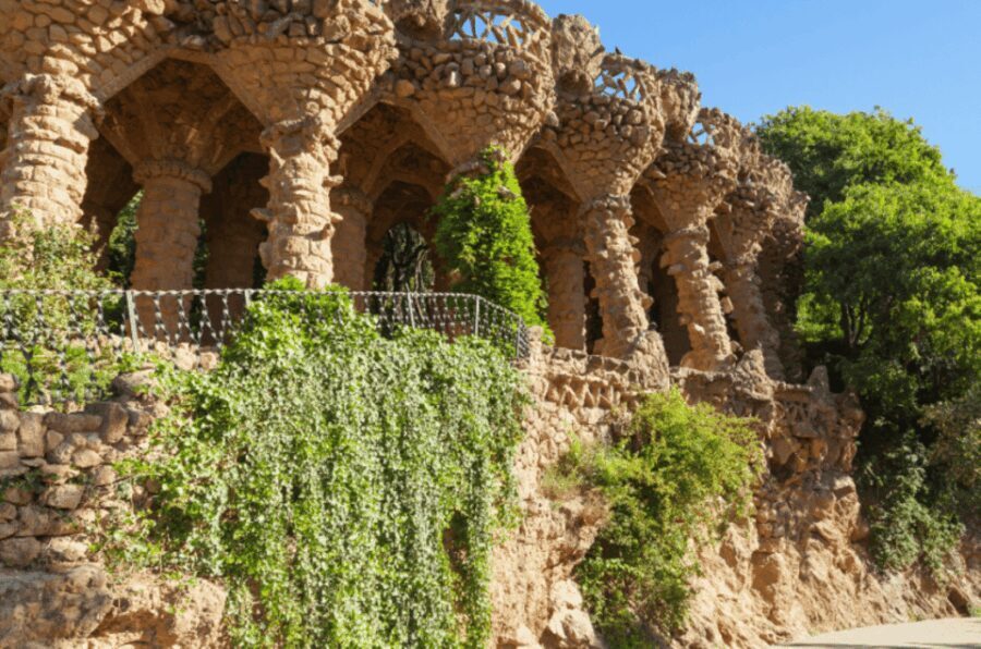 Barcelona: Guell Park Small-Group Tour & Dragon Stairway - Explore Gaudí’s Masterpiece with a Personal Touch