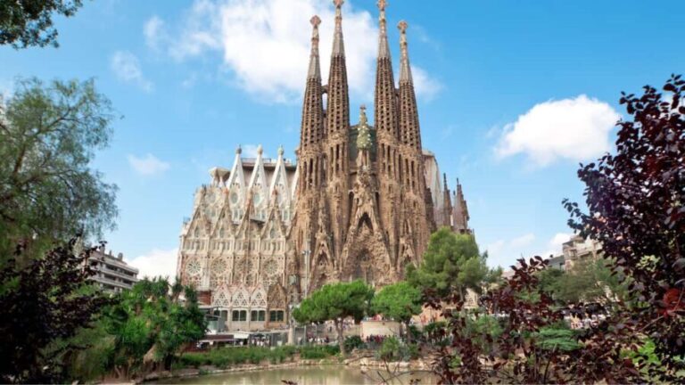 Barcelona: Guided visit of the Sagrada Familia - The Experience in Detail