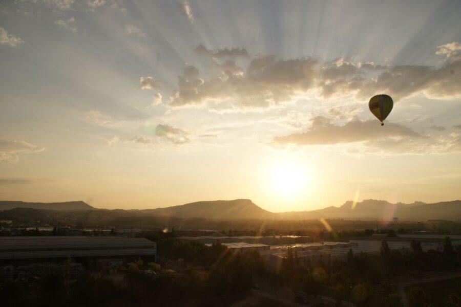 Barcelona: Hot Air Balloon Flight Experience - An In-Depth Look at the Hot Air Balloon Tour in Catalonia
