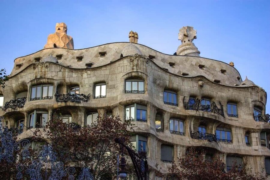 Barcelona Layover Experience: Must-See City Highlights - An In-Depth Look at the Barcelona Layover Tour