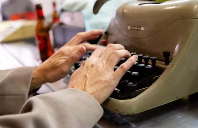 Barcelona: Letter Writing Experience on Vintage Typewriters - What Makes This Experience Stand Out?