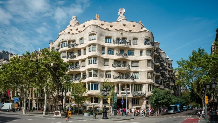 Barcelona: Modernism Gaudi Architectural Walking Tour - Exploring Barcelona’s Modernist Landmark in Depth