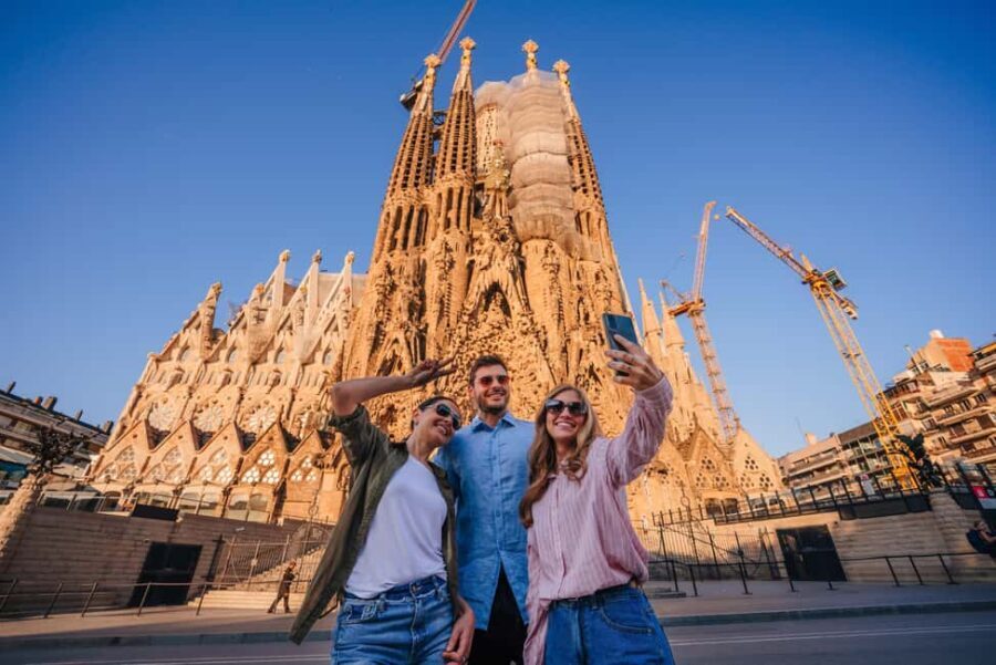 Barcelona: Montserrat Monastery & Sagrada Familia Tour - The Experience: What You Can Expect