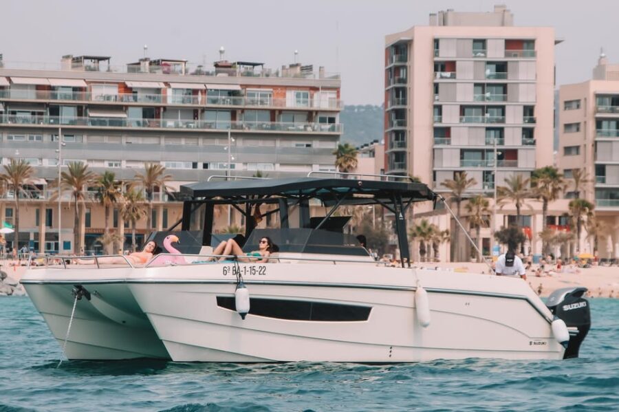 Barcelona: Night on a Catamaran with private dinner and navigation - FAQ