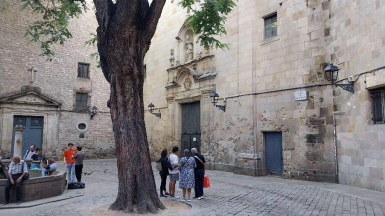 Barcelona: Old City Guided Walking Tour with a Local - Itinerary Breakdown and Highlights