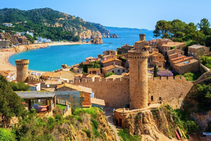 Barcelona Old Town and Top Attractions Private Car Tour - How the Experience Benefits Travelers