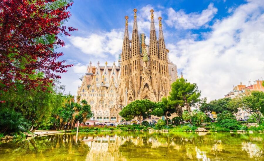 Barcelona Old Town Tour with Family-friendly Attractions - A Deep Dive into the Barcelona Old Town Tour