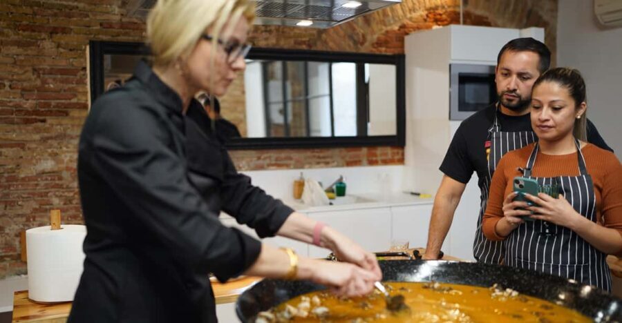 Barcelona Paella Class, Boqueria Tour, Mother-Daughter Chefs - A Deep Dive into the Barcelona Paella Experience