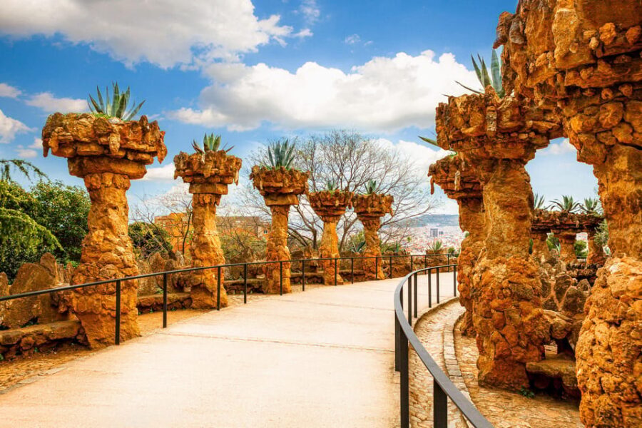 Barcelona: Park Güell Guided Tour with Fast-Track Ticket - Who Should Consider This Tour?
