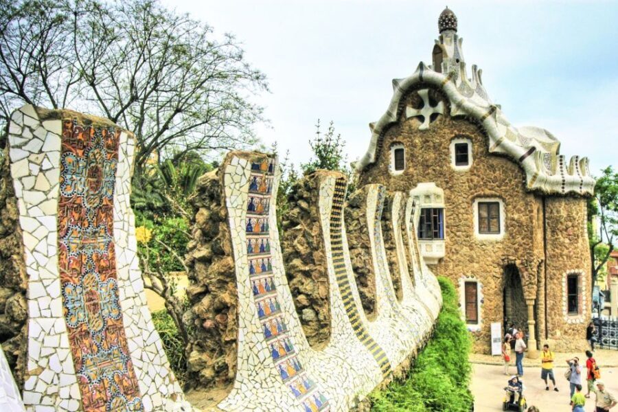 Barcelona & Park Güell: Private Half-Day Tour with Pickup - Exploring Barcelona with a Skilled Guide