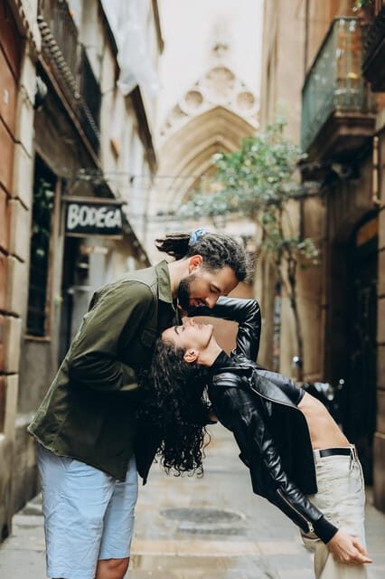 Barcelona: Photoshoot Tour Old Town, Gothic Quarter - A Closer Look at the Photoshoot Experience in Barcelona