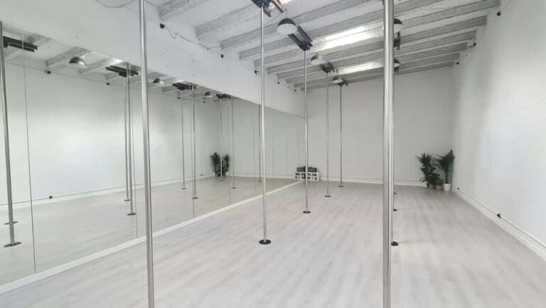 Barcelona: Pole Dancing Class - Practical Details and Tips