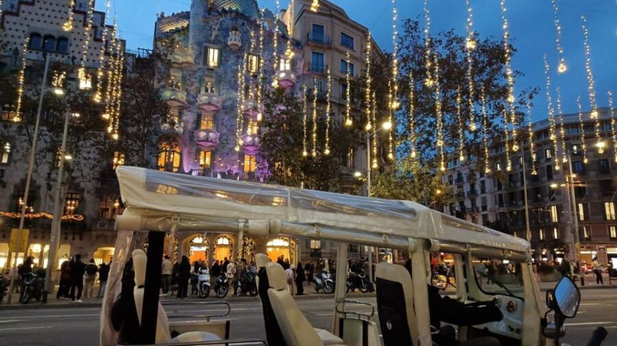 Barcelona: Private Christmas Lights Tour by Eco Tuk Tuk - Exploring Barcelona’s Festive Light Scene: What You Can Expect