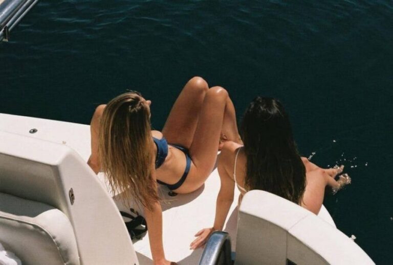 Barcelona: Private Motor Yacht Charter with drinks & food - What the Reviews Say