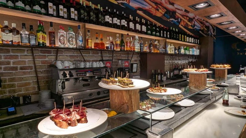 Barcelona Private Tapas & Historical Tour with a Local Guide - Exploring Barcelona’s Old Town and Its Hidden Treasures