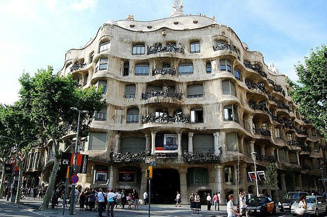Barcelona Private Walking Tour with Skip the Line La Pedrera and Casa Batllo - Authentic Insights from Reviews