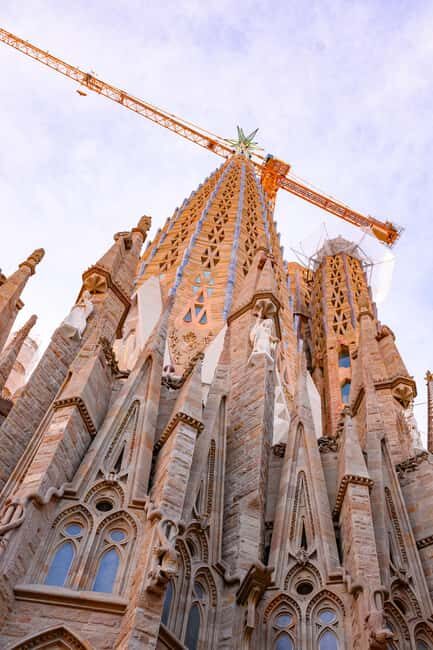 Barcelona: Sagrada Familia Tour & Authentic Tapas Experience - Practical Details and Tips