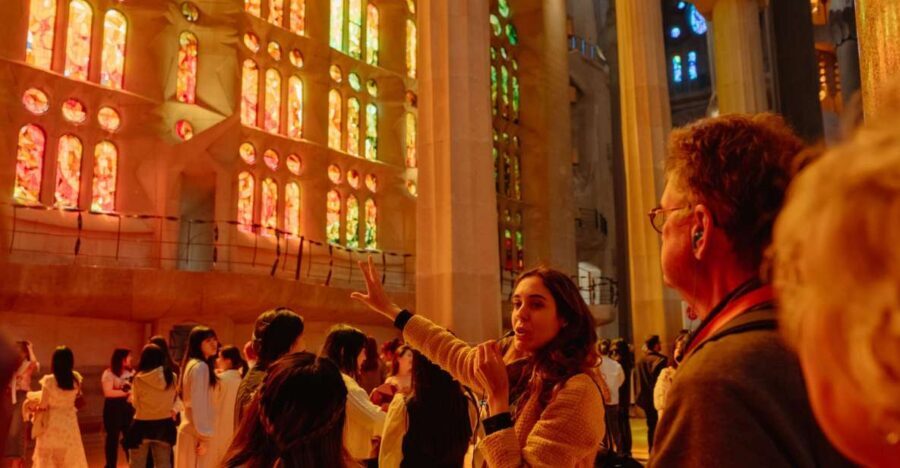 Barcelona: Sagrada Familia Tour w/Skip-the-Line Entry Ticket