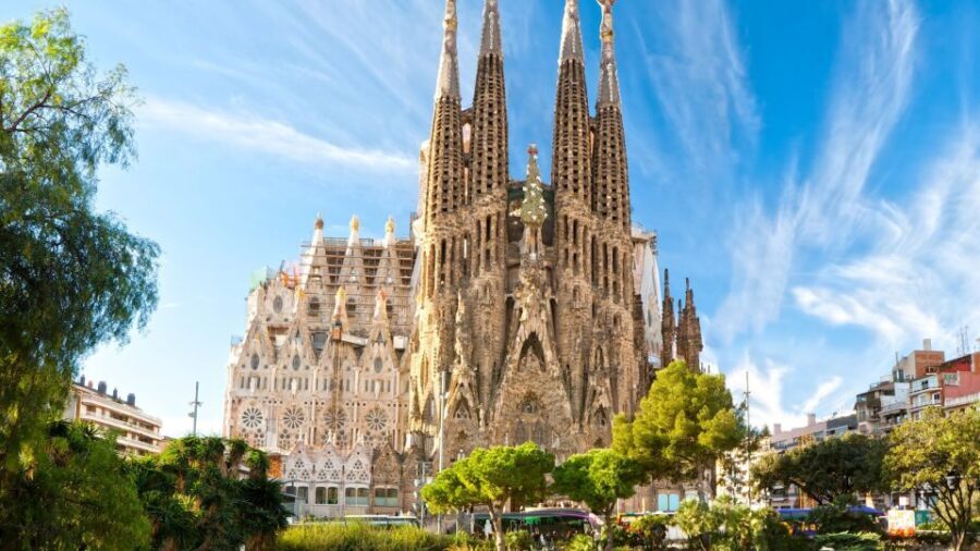 Barcelona: Sailing Trip, Sagrada Familia, and Casa Batlló - Who Is This Tour Best For?