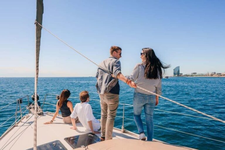 Barcelona: Sunset sail trip, GINTONIC workshop and open bar - Who Will Love This?