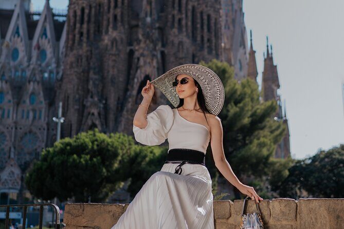 Barcelona Tourist Photoshoot - Who Should Book This Tour?