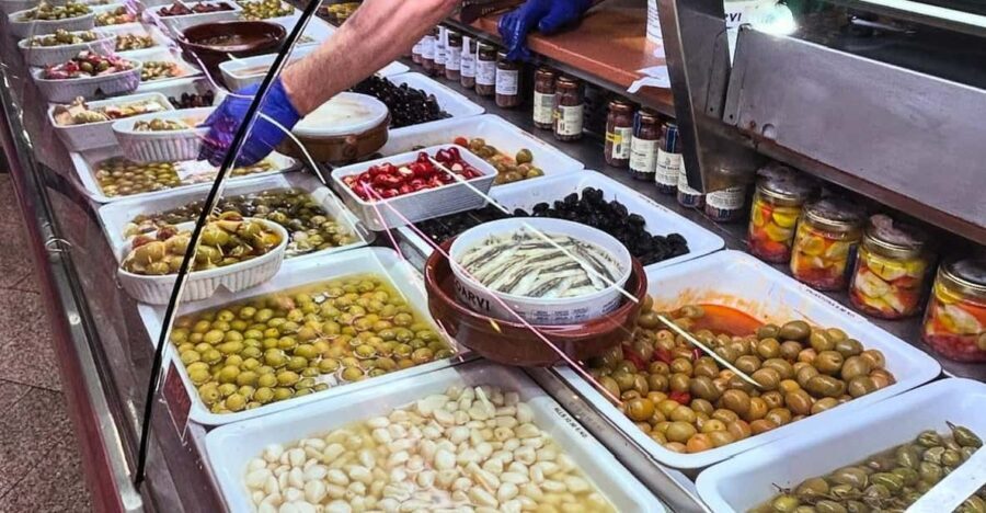 Barcelona´s Lunch or Dinner Tapas Tour: Food and Happiness - The Food and Drink