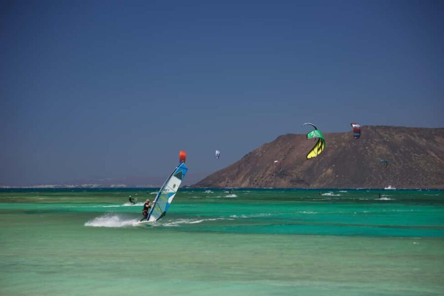Beginner windsurf course in El Cotillo (4 hours) - An In-Depth Look at the Windsurf Course Experience