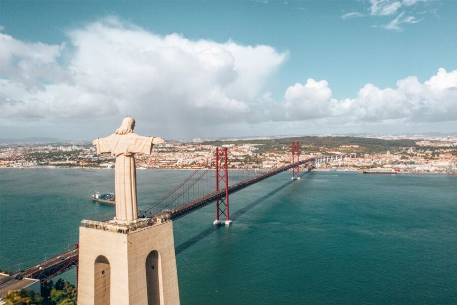Belém, Lisbon Aqueduct and Cristo Rei with a guide Van Tour - An In-Depth Look at the Tour Experience