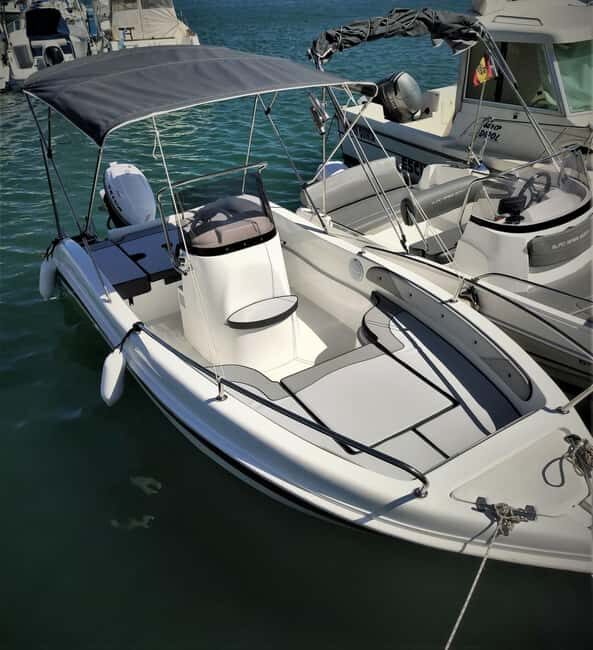 Benalmádena: No qualification! You are the captain! - What Makes This Experience Stand Out?