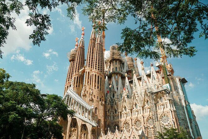 Best of Barcelona: Sagrada Familia & Park Guell Tour with Pick-up - An In-Depth Look at the Best of Barcelona Tour