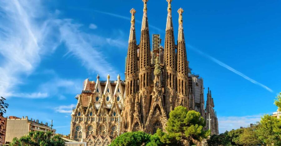 Best of Barcelona: Sagrada Familia & Park Guell with Pickup - A Deep Dive into the Tour Experience