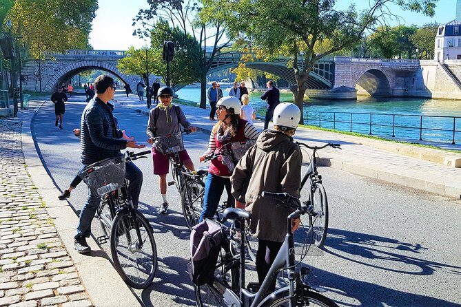 Bike Paris treasures with a live guide - Families & Friends - FAQ