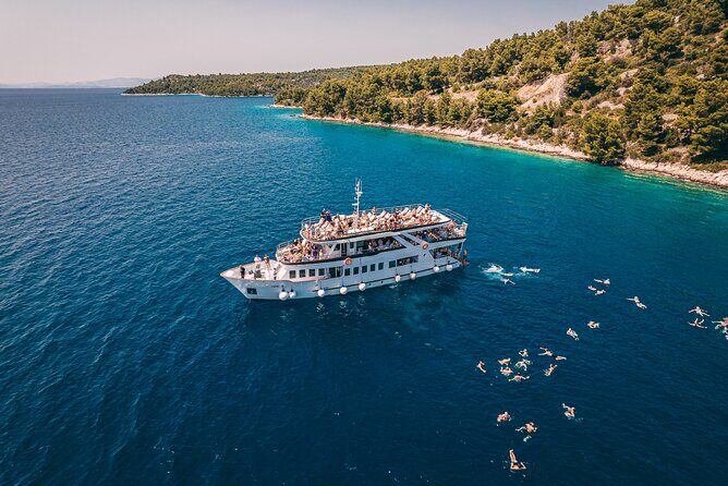 Blue Lagoon, Shipwreck & Maslinica from Split with LUNCH & DRINKS - Who Will Enjoy This Tour?