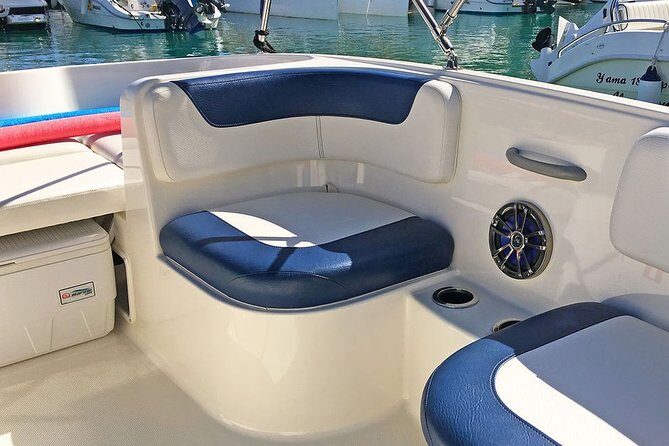 Boat rental Bayliner 60 cv 1/2 day - A Deep Dive into the Half-Day Boat Rental Experience