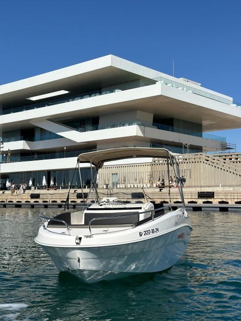 BOAT WITHOUT A LICENSE IN VALENCIA - A Detailed Look at the Valencia Boat Experience