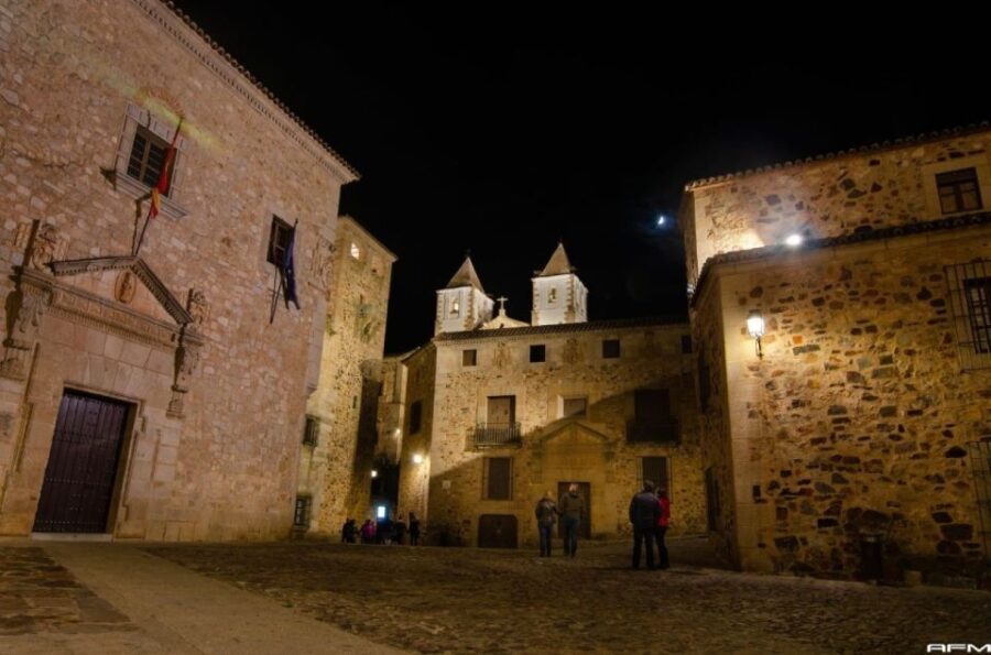 Caceres: Guided Sunset Sightseeing Tour - Who Is This Tour Best For?