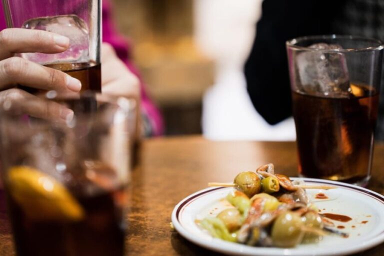 Cadiz Food Tour with Tapas & Drinks with a Local - Why This Tour Works Well
