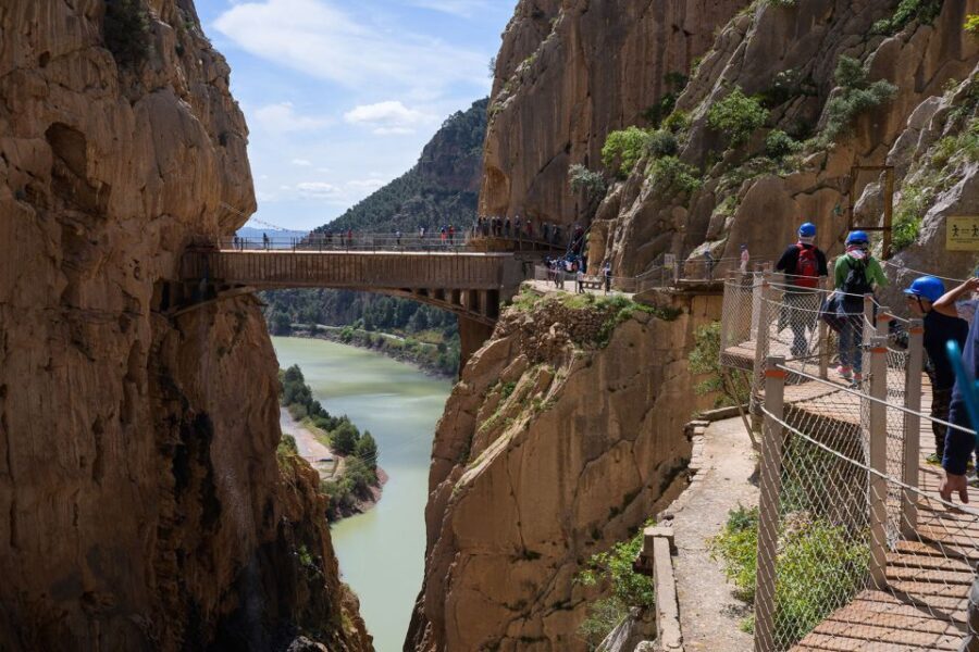 Caminito del Rey: Guided Tour with 1 Drink and Shuttle Bus - Final Thoughts: Is This Tour Right for You?