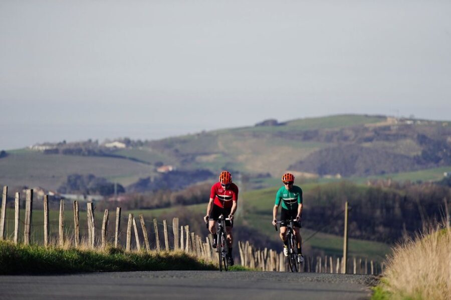 "CARESSING THE SEA" Road cycling guided tour. - Who Will Enjoy This Tour?