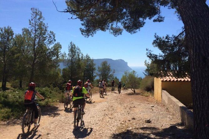 Cassis: Three Calanques Tour by Electric Mountain Bike - The First Major Stop: En Vau Viewpoint