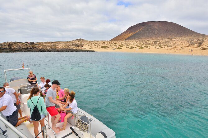 Catamaran Sailing Day To La Graciosa with Lunch - FAQ