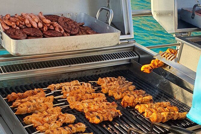 Catamaran with BBQ in the Bay of Palma - The Realities of the Experience
