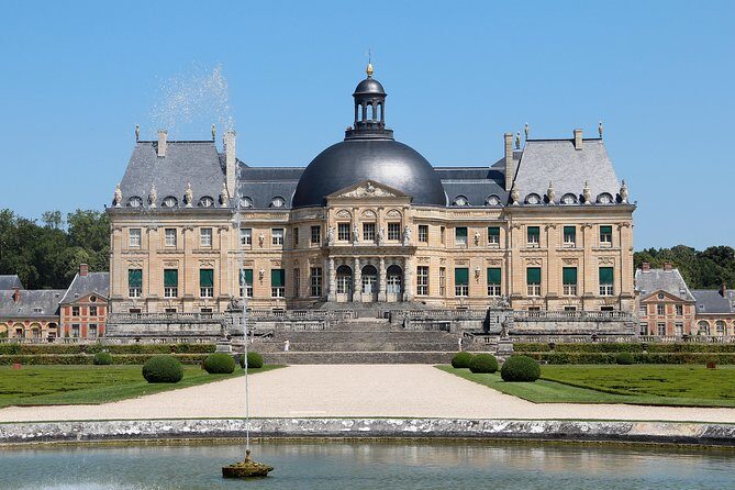Chateau of Fontainebleau and Vaux le Vicomte 9-Hour Private Tour - Vaux-le-Vicomte: Baroque Beauty and Immaculate Gardens