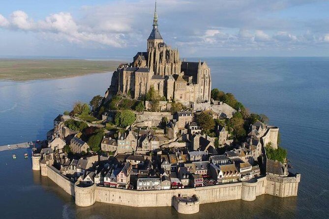 Chauffered driven car for one or several days (Rent minimum of 8 hours with a maximum of 25 kms per hour) - What You Can Expect from the Experience